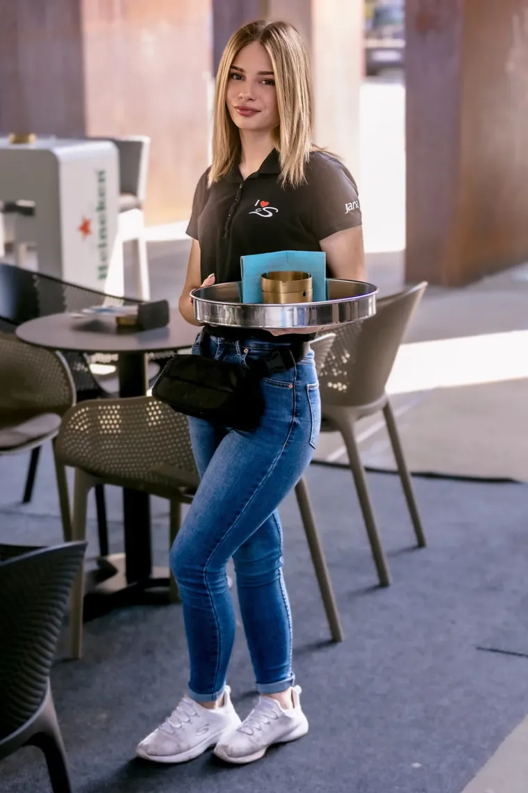 Uske haljine, kratke suknje i sportski kompletići: Osječanke izdominirale &scaron;picom u vrućim izdanjima