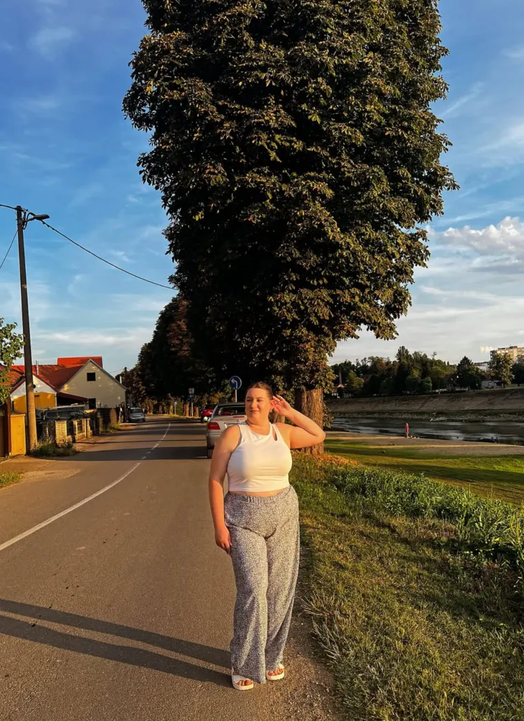 Ona osvaja influencersku scenu: Zbog viška kilograma bila zlostavljana, a sad ih ponosno pokazuje