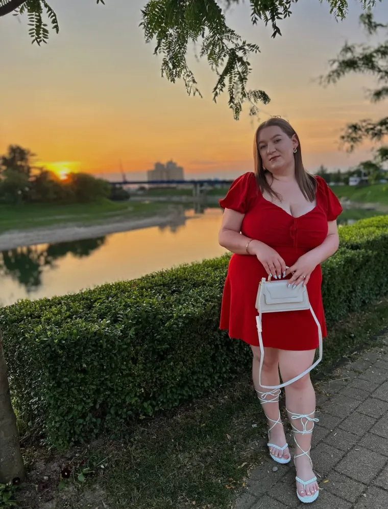 Ona osvaja influencersku scenu: Zbog vi&scaron;ka kilograma bila zlostavljana, a sad ih ponosno pokazuje