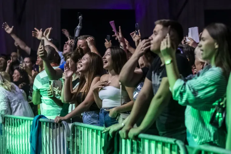 Vruća atmosfera pod &scaron;atorom: Djevojke pokazale kako se uživa na Danima piva