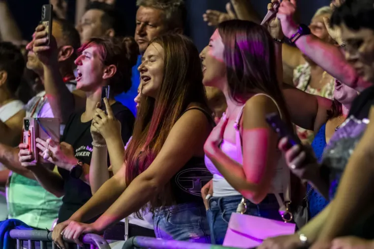 Vruća atmosfera pod &scaron;atorom: Djevojke pokazale kako se uživa na Danima piva