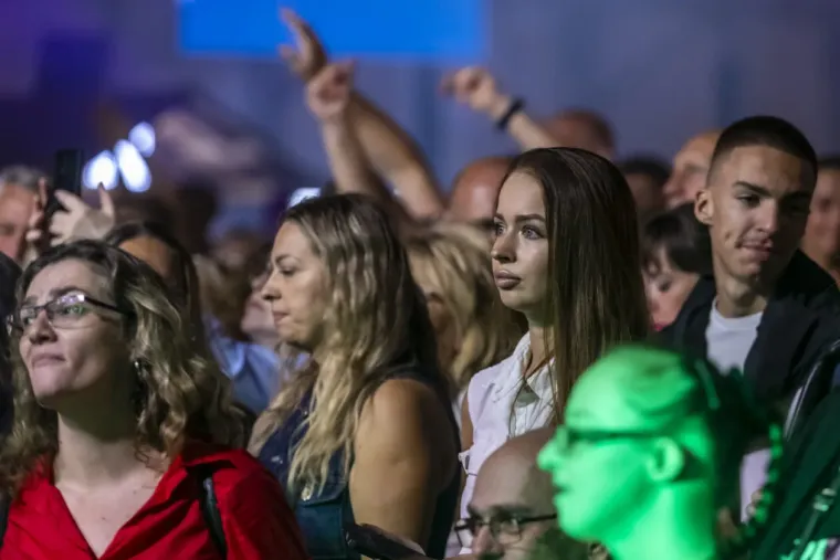 Vruća atmosfera pod &scaron;atorom: Djevojke pokazale kako se uživa na Danima piva