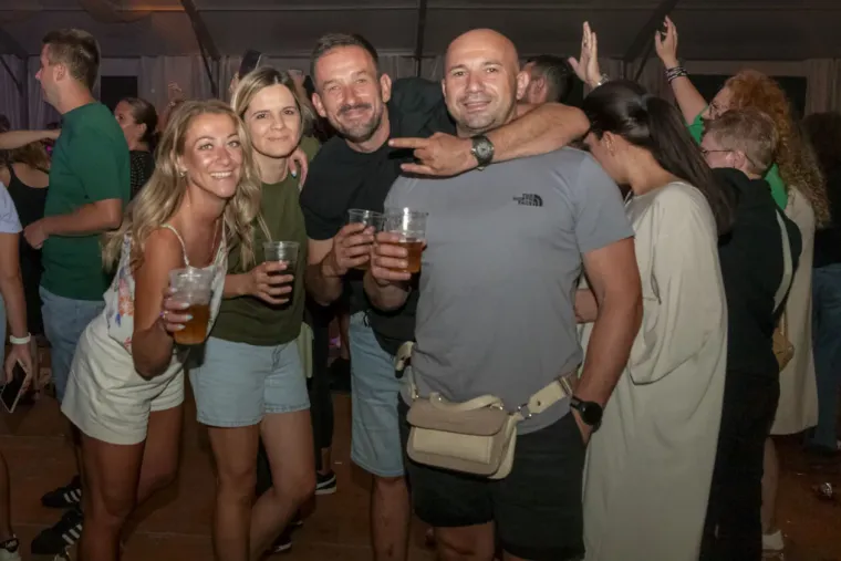 Vruća atmosfera pod &scaron;atorom: Djevojke pokazale kako se uživa na Danima piva