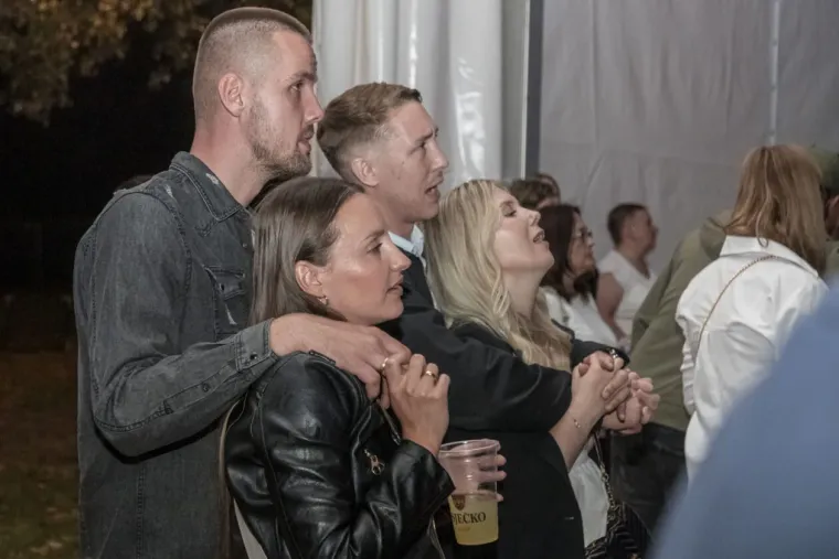 Vruća atmosfera pod &scaron;atorom: Djevojke pokazale kako se uživa na Danima piva