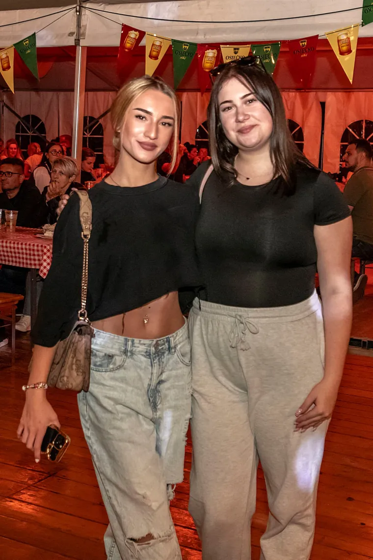 Vruća atmosfera pod &scaron;atorom: Djevojke pokazale kako se uživa na Danima piva