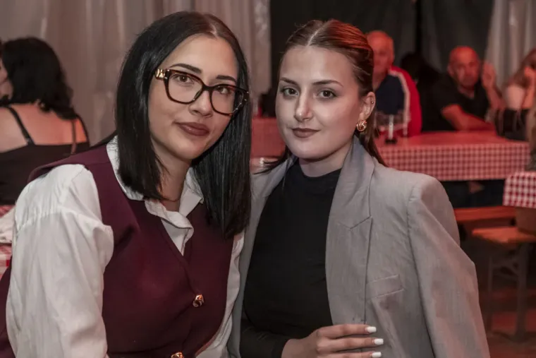 Vruća atmosfera pod &scaron;atorom: Djevojke pokazale kako se uživa na Danima piva