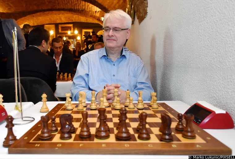 Ma tko bi ga prepoznao? Ovako je Ivo Josipović izgledao kad je služio u JNA