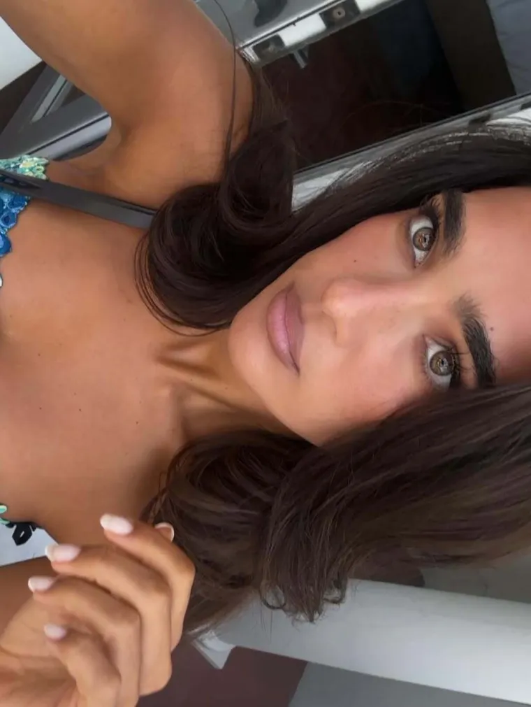 Fitness influencerica očarala Veneciju: Stefanie Williams u haljini koja otkriva više nego što skriva