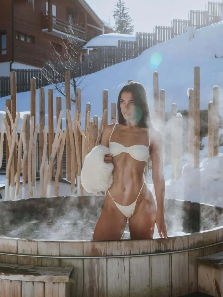 Fitness influencerica očarala Veneciju: Stefanie Williams u haljini koja otkriva više nego što skriva