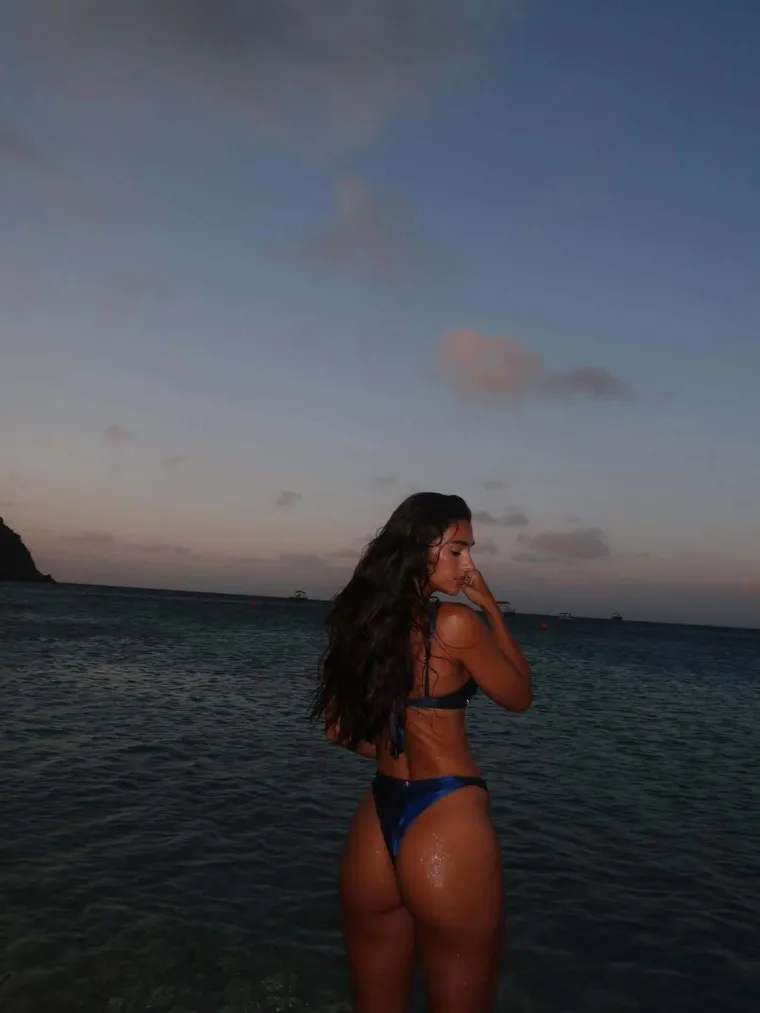 Fitness influencerica očarala Veneciju: Stefanie Williams u haljini koja otkriva više nego što skriva