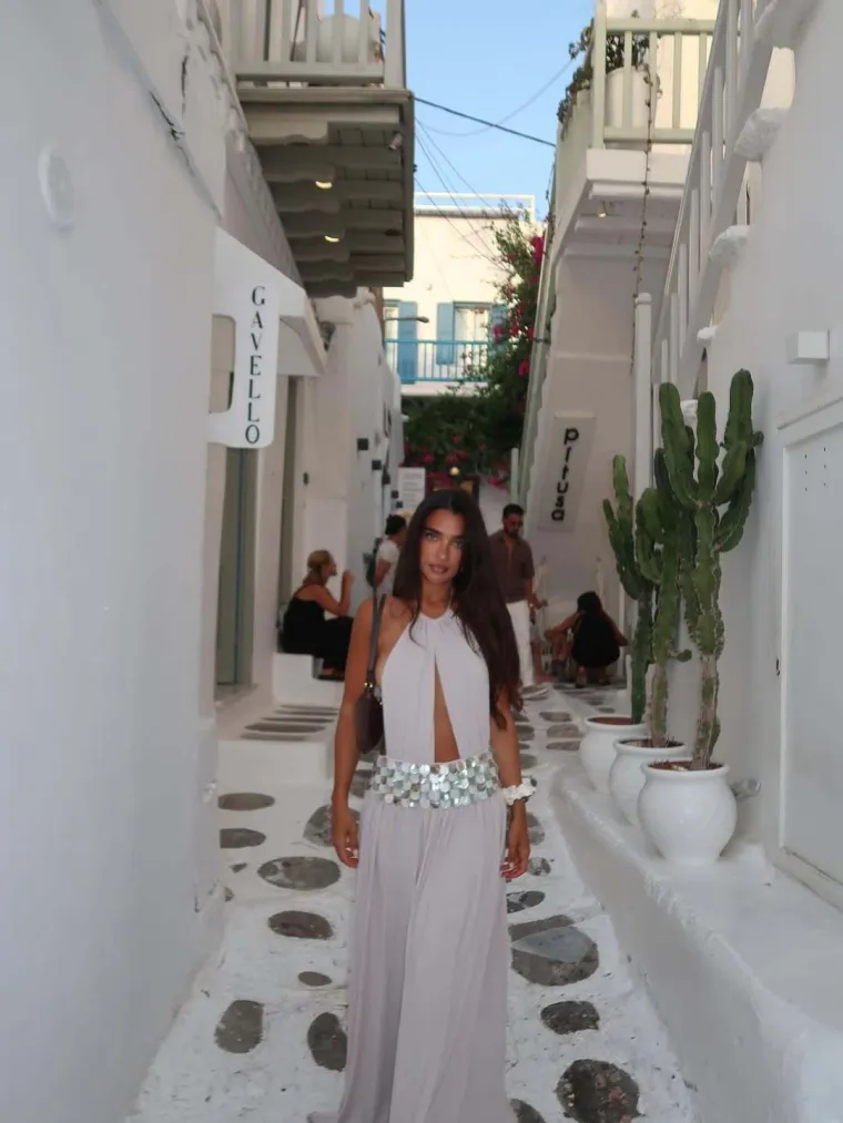 Fitness influencerica očarala Veneciju: Stefanie Williams u haljini koja otkriva više nego što skriva