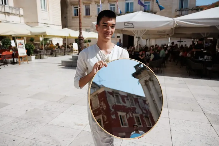 Goli trbuh, duboki dekoltei, minice i tetovaže: U Zadru je bome zagrijalo