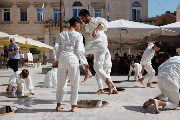 Goli trbuh, duboki dekoltei, minice i tetovaže: U Zadru je bome zagrijalo