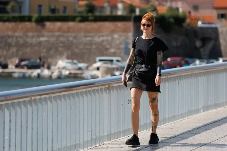 Goli trbuh, duboki dekoltei, minice i tetovaže: U Zadru je bome zagrijalo
