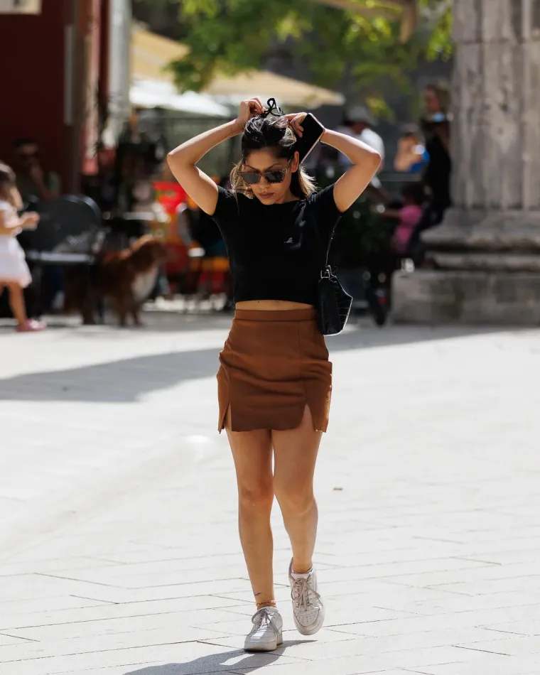 Goli trbuh, duboki dekoltei, minice i tetovaže: U Zadru je bome zagrijalo