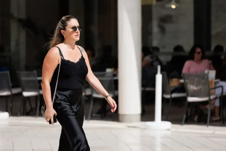 Goli trbuh, duboki dekoltei, minice i tetovaže: U Zadru je bome zagrijalo