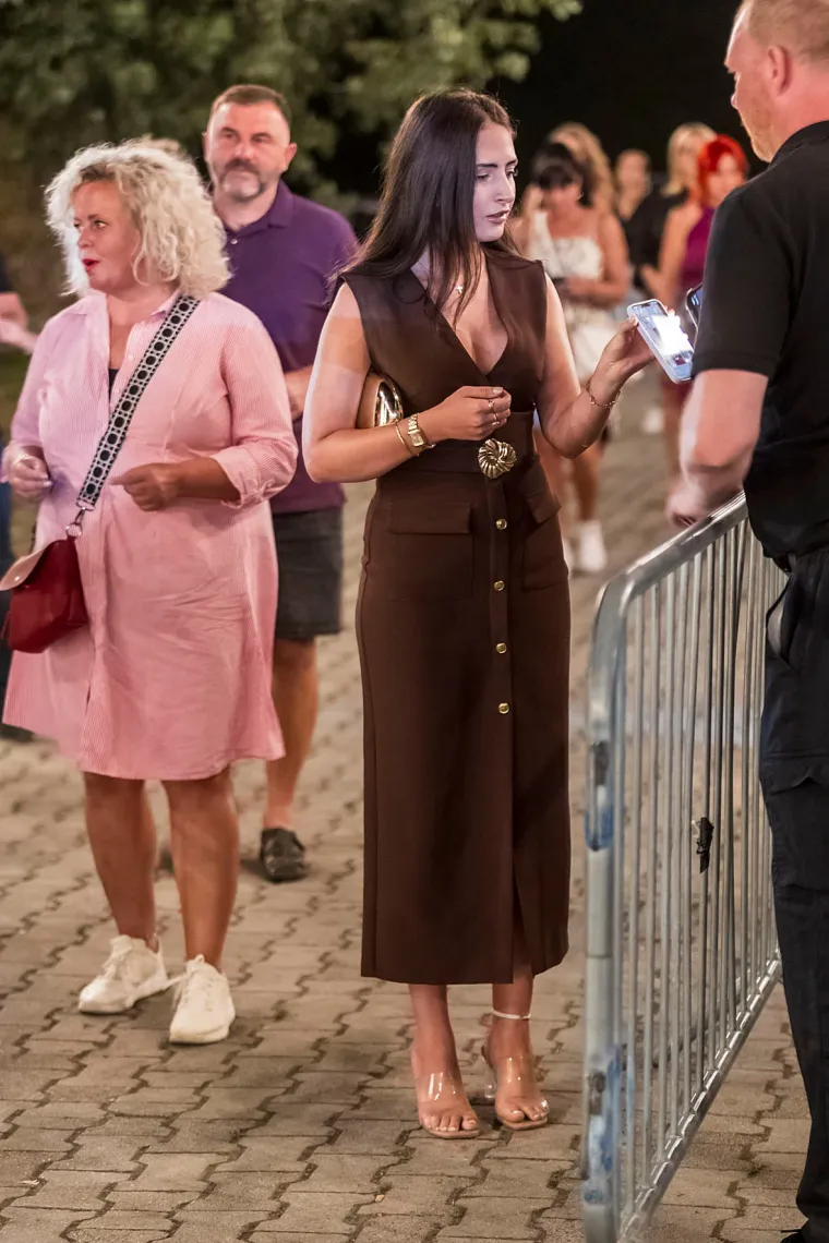 U uskom korzetu i obasuta tetovažama: Zanosna Osječanka u fatalnoj kombinaciji nije prošla nezamijećeno