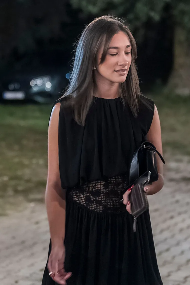 U uskom korzetu i obasuta tetovažama: Zanosna Osječanka u fatalnoj kombinaciji nije prošla nezamijećeno