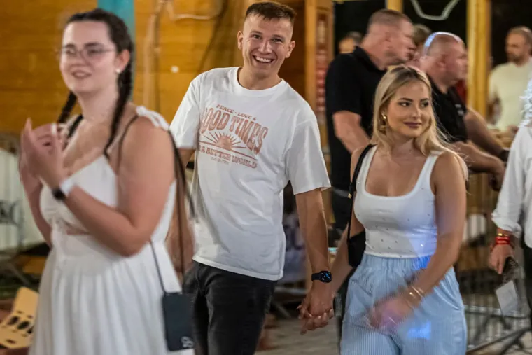 U uskom korzetu i obasuta tetovažama: Zanosna Osječanka u fatalnoj kombinaciji nije prošla nezamijećeno