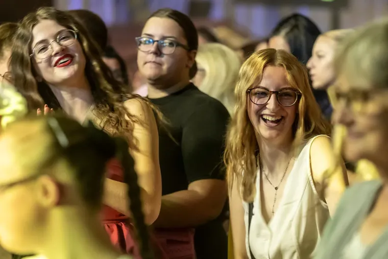 U uskom korzetu i obasuta tetovažama: Zanosna Osječanka u fatalnoj kombinaciji nije prošla nezamijećeno