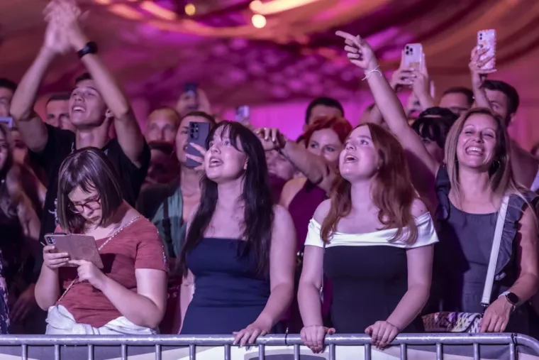 U uskom korzetu i obasuta tetovažama: Zanosna Osječanka u fatalnoj kombinaciji nije pro&scaron;la nezamijećeno