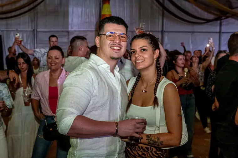 U uskom korzetu i obasuta tetovažama: Zanosna Osječanka u fatalnoj kombinaciji nije pro&scaron;la nezamijećeno