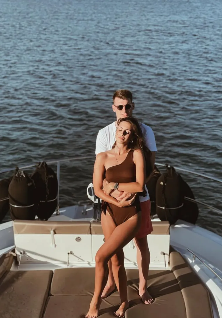 Nazivaju je hrvatskom Meghan Markle: Tko je supruga Dominika Livakovića koja osvaja otmjenim stilom?