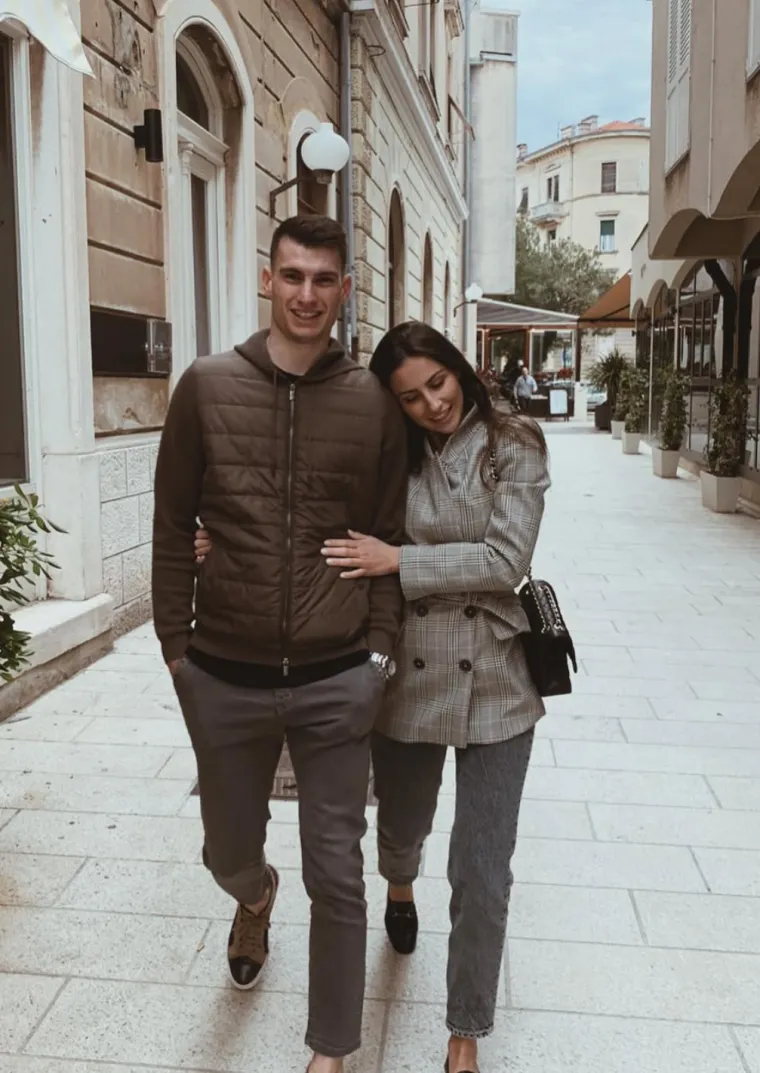 Nazivaju je hrvatskom Meghan Markle: Tko je supruga Dominika Livakovića koja osvaja otmjenim stilom?