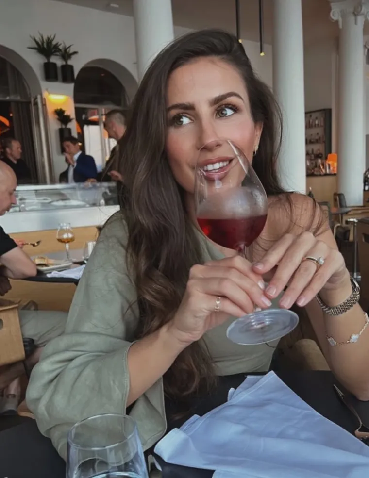 Nazivaju je hrvatskom Meghan Markle: Tko je supruga Dominika Livakovića koja osvaja otmjenim stilom?