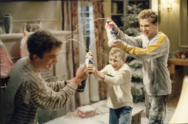 Od televizijske zvijezde do NASCAR staza: Evo kako danas izgleda 'Malcolm' u 40. godini