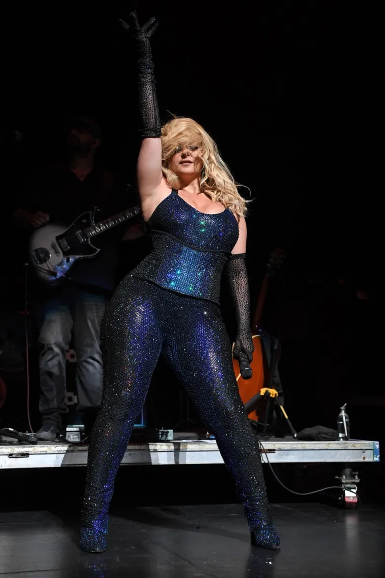 Pjevačica Bebe Rexha slavi 36. rođendan: Ovo ljeto provela je u Hrvatskoj i pokazala zanosne obline