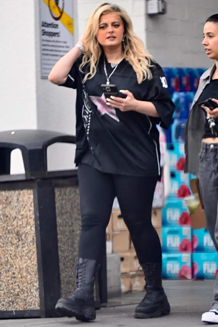 Pjevačica Bebe Rexha slavi 36. rođendan: Ovo ljeto provela je u Hrvatskoj i pokazala zanosne obline