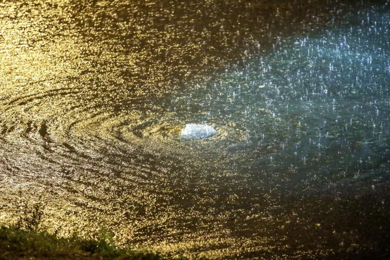 Zagreb pod vodom: Auti 'plivaju', vozači zapeli u podvožnjaku. Vatrogasci u borbi s bujicom