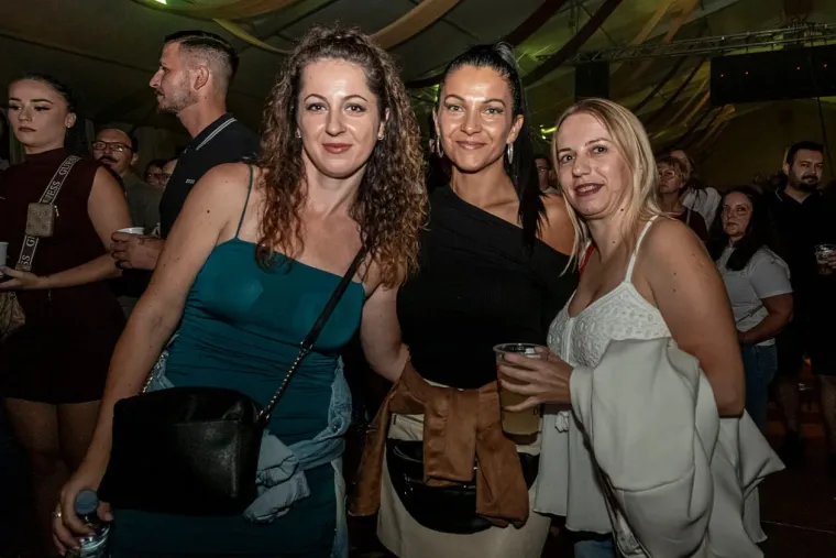 Zavodljive žene, pivo i kolo: Ni kiša ih nije ugasila, u Osijeku baš znaju partijati