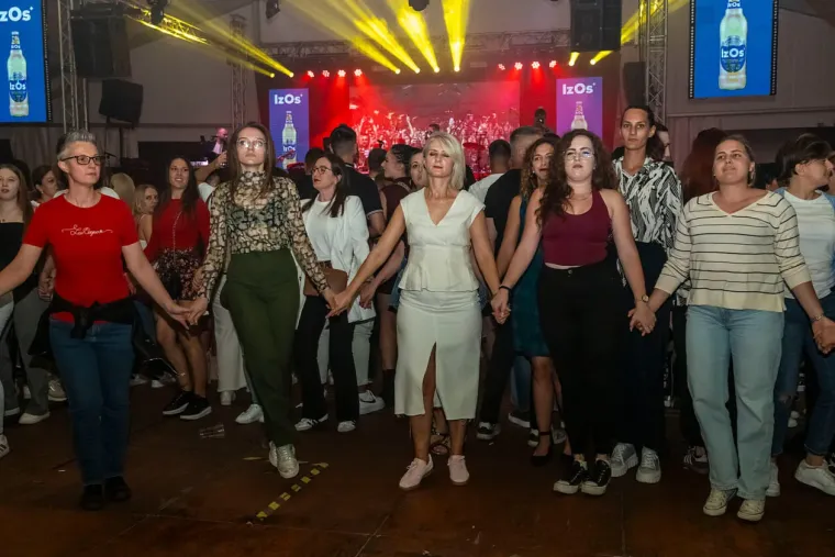 Zavodljive žene, pivo i kolo: Ni kiša ih nije ugasila, u Osijeku baš znaju partijati