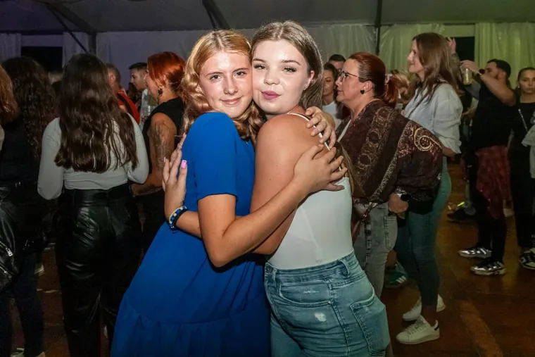 Zavodljive žene, pivo i kolo: Ni kiša ih nije ugasila, u Osijeku baš znaju partijati