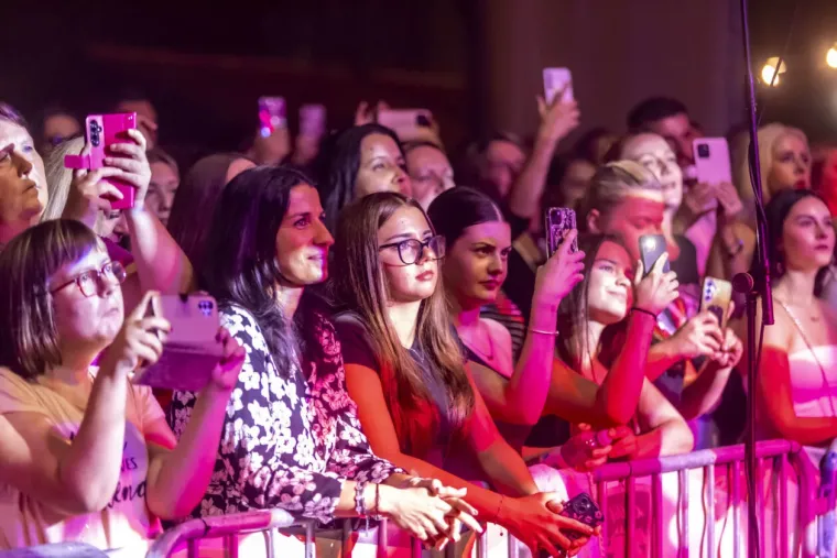 Zavodljive žene, pivo i kolo: Ni ki&scaron;a ih nije ugasila, u Osijeku ba&scaron; znaju partijati