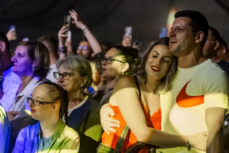 Zavodljive žene, pivo i kolo: Ni ki&scaron;a ih nije ugasila, u Osijeku ba&scaron; znaju partijati