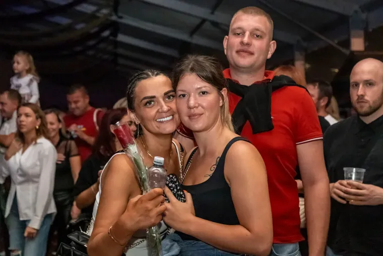 Zavodljive žene, pivo i kolo: Ni ki&scaron;a ih nije ugasila, u Osijeku ba&scaron; znaju partijati