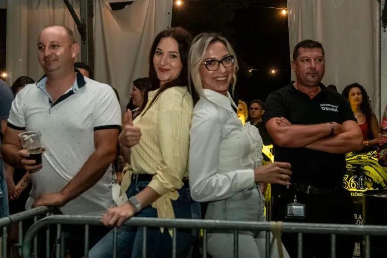 Zavodljive žene, pivo i kolo: Ni ki&scaron;a ih nije ugasila, u Osijeku ba&scaron; znaju partijati