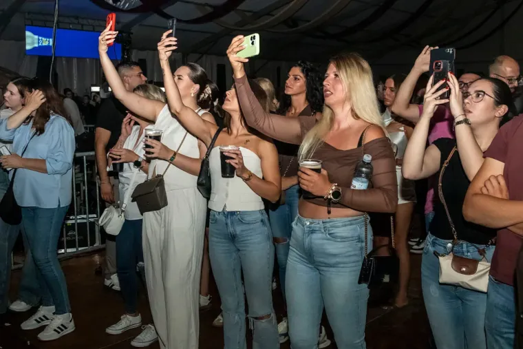 Zavodljive žene, pivo i kolo: Ni kiša ih nije ugasila, u Osijeku baš znaju partijati