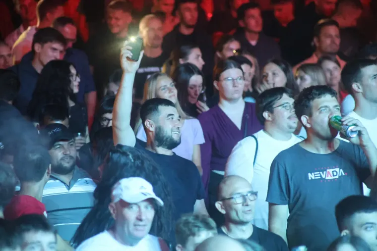 Plava i zanosna: Dok su svirali Psihomodo Pop, Vanna i Neki to vole vruće, ova ljepotica postala je senzacija