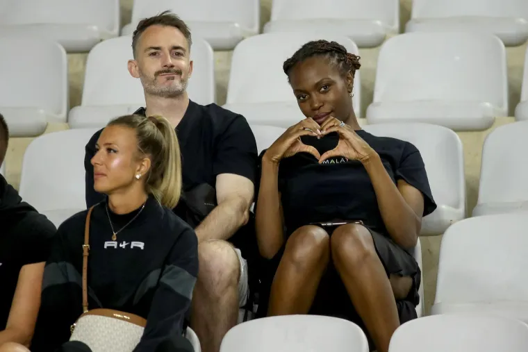 U gledalištu osvanula specijalna i rijetka poruka za Livaju: Lijepe žene preplavile Poljud