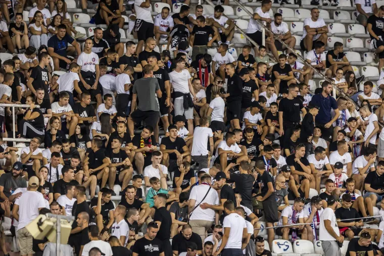 U gledalištu osvanula specijalna i rijetka poruka za Livaju: Lijepe žene preplavile Poljud