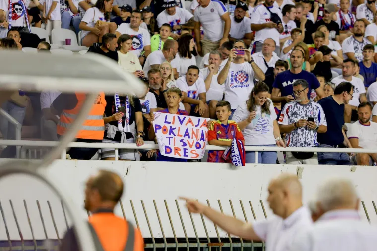 U gledali&scaron;tu osvanula specijalna i rijetka poruka za Livaju: Lijepe žene preplavile Poljud