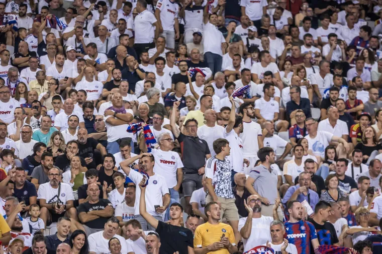 U gledali&scaron;tu osvanula specijalna i rijetka poruka za Livaju: Lijepe žene preplavile Poljud