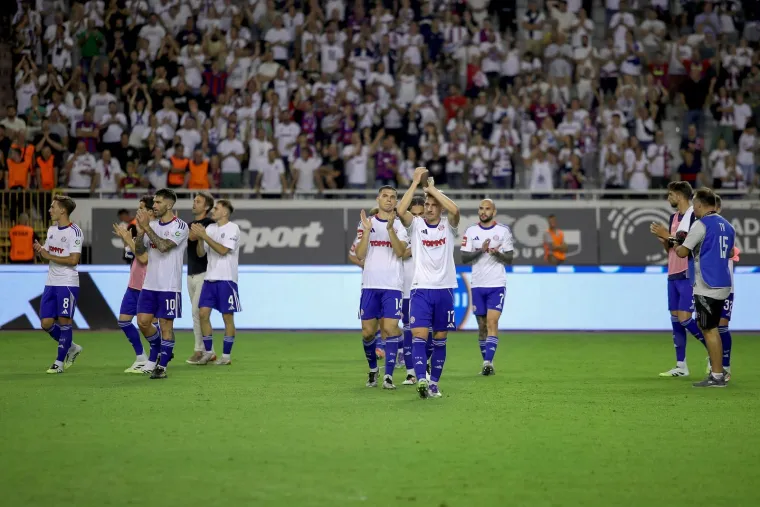 Pogledajte kaos nakon derbija: Naguravanje, uvrede i bijesni trener, a onda se s tribina spustio on