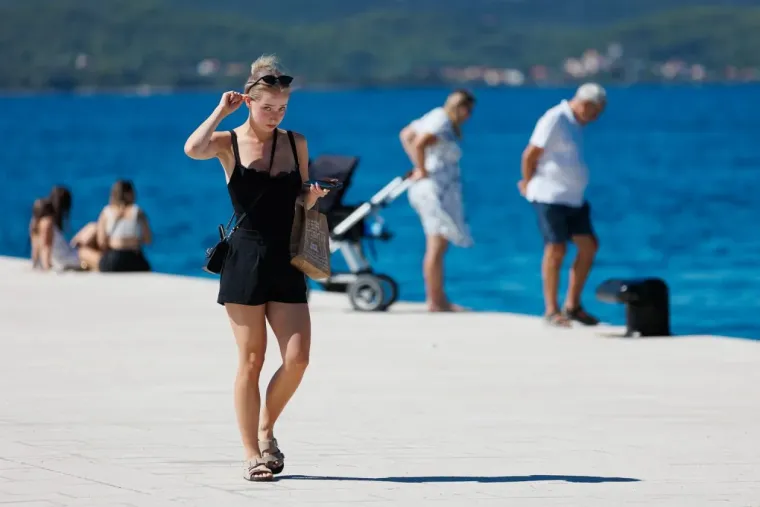 Kao pravi model: Djevojka u Zadru pozirala u centru grada, nema tko je nije gledao