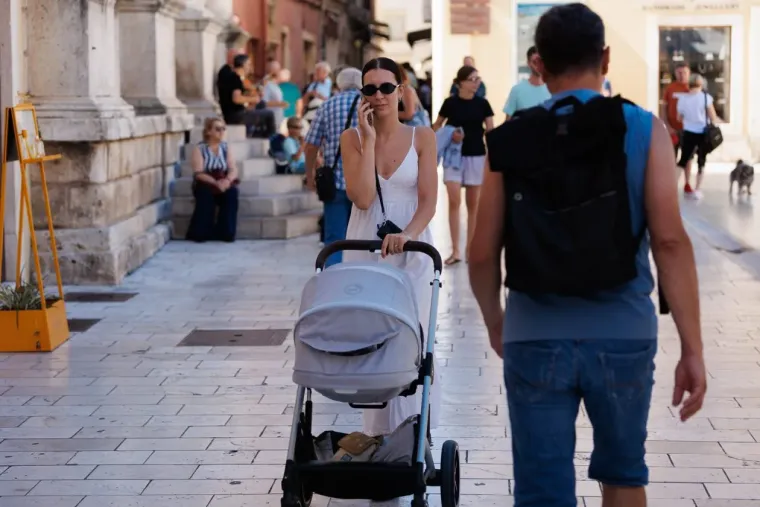 Kao pravi model: Djevojka u Zadru pozirala u centru grada, nema tko je nije gledao