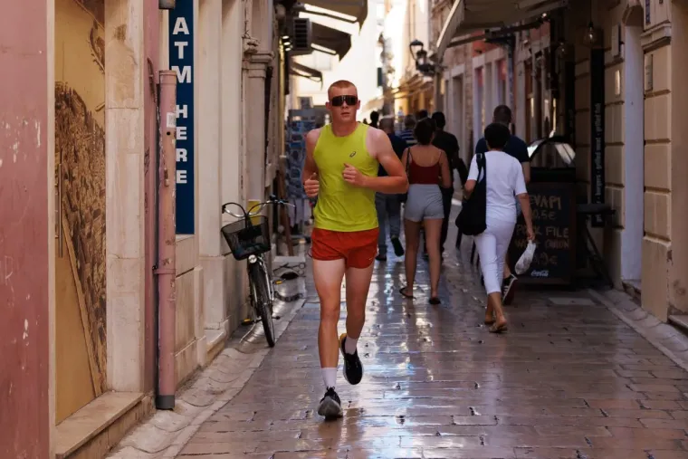 Kao pravi model: Djevojka u Zadru pozirala u centru grada, nema tko je nije gledao